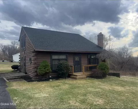 2 Denise Dr, Troy, NY 12182