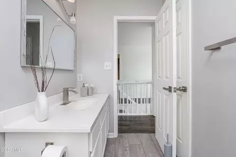 Bath - 23 Ashgrove Ln, Selkirk, NY 12158 photo 2 of 3