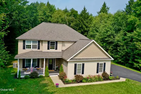 25 Oakwood Ct, Ballston Spa, NY 12020