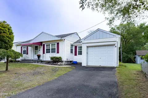 9 Moch Ter, Rensselaer, NY 12144