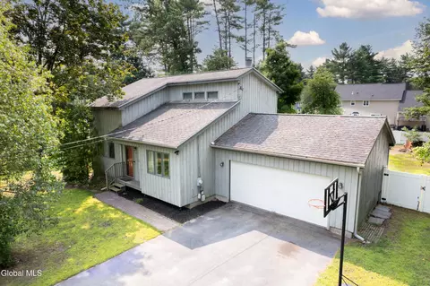 9 Peggy Ann Rd, Queensbury, NY 12804