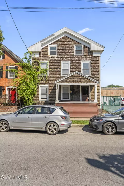 58 Woodlawn Ave, Saratoga Springs, NY 12866