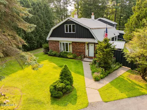 1451 Lake Ave, Lake Luzerne, NY 12846