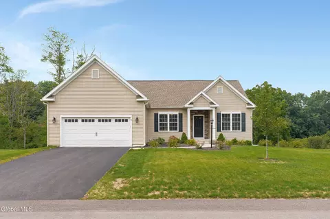 8 Summerhill Dr, Burnt Hills, NY 12027