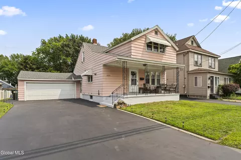 1207 Curry Rd, Schenectady, NY 12306