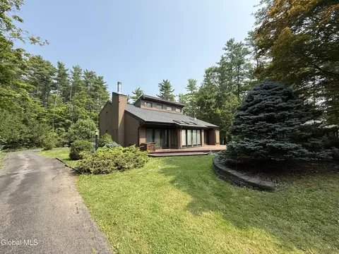 12 Swift Rd, Voorheesville, NY 12186