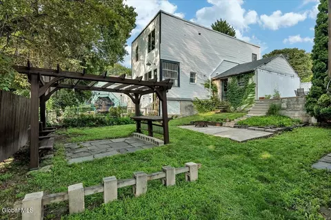 Exterior - 3 Eagle St, Troy, NY 12180 photo 5 of 11