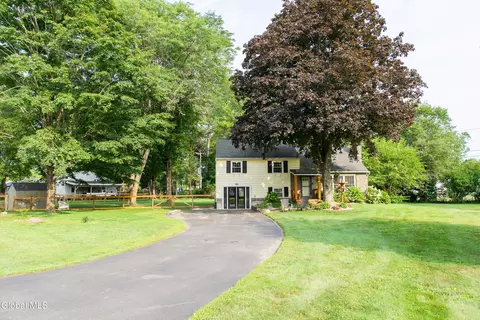 2 Maplewood Dr, Ballston Lake, NY 12019