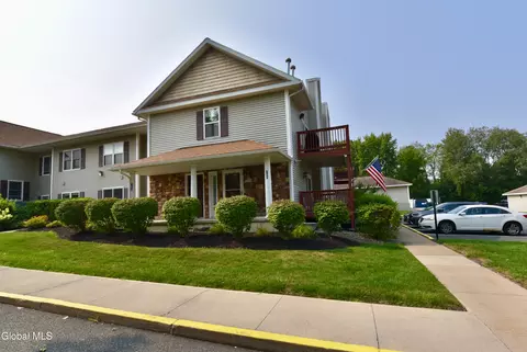 1200 Hillside Ave #704, Niskayuna, NY 12309