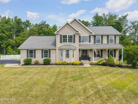 9 Dormie Ave, Mechanicville, NY 12118