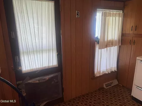 5 W Green St, Johnstown, NY 12095