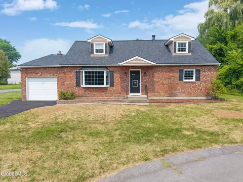 14 Hemlock Ln, Albany, NY 12208