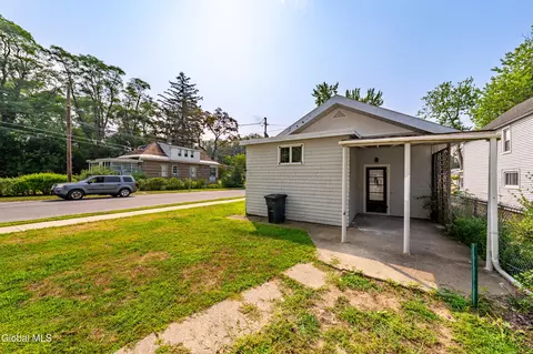 Exterior - 2101 Gray St, Schenectady, NY 12303 photo 5 of 8