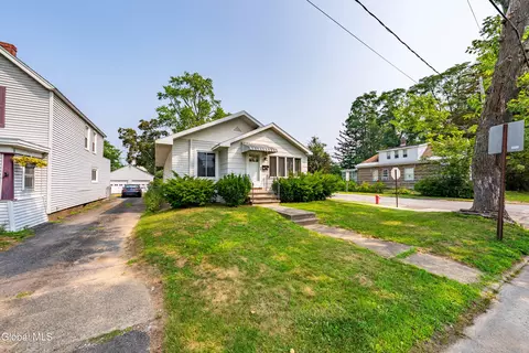 Exterior - 2101 Gray St, Schenectady, NY 12303 photo 2 of 8