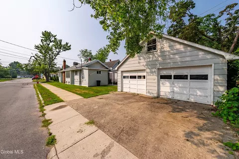 Exterior - 2101 Gray St, Schenectady, NY 12303 photo 4 of 8