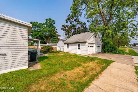 Exterior - 2101 Gray St, Schenectady, NY 12303 photo 3 of 8