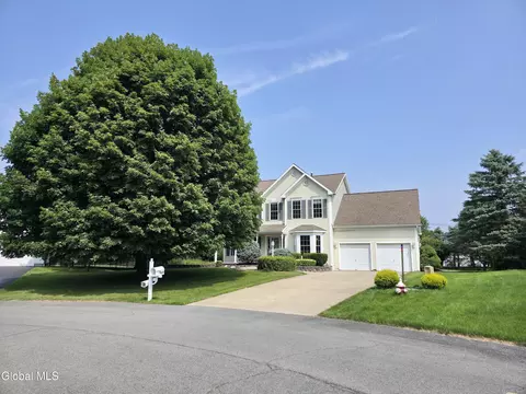 633 Stream Ln, Slingerlands, NY 12159