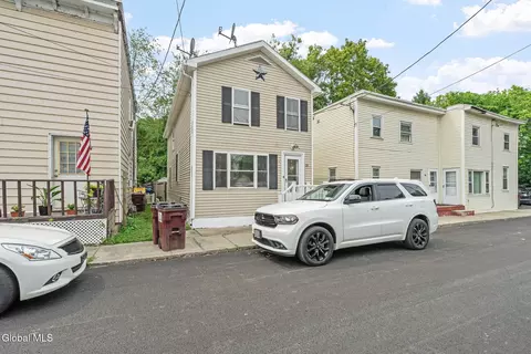 15 Penrose Ave, Mechanicville, NY 12118