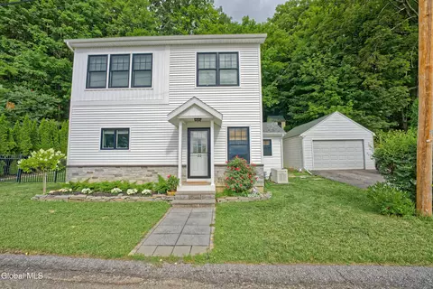 22 Garside Rd, Saratoga Springs, NY 12866