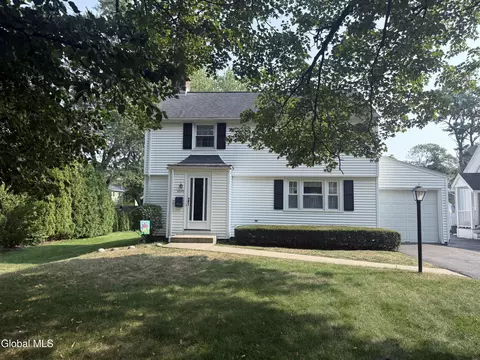 2040 Baker Ave, Niskayuna, NY 12309