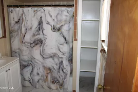 Bath - 27 Trinity Pl, Amsterdam, NY 12010 photo 1 of 3