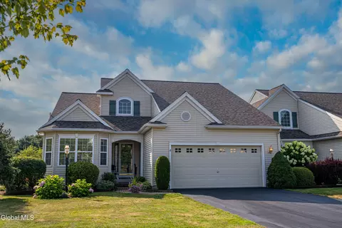 9 Chelsea Pl, Queensbury, NY 12804