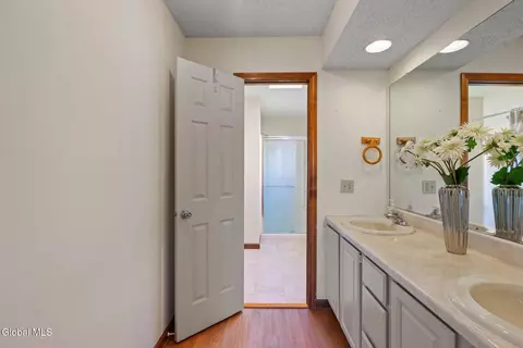 Bath - 9 Standish Dr, Glenmont, NY 12077 photo 5 of 6