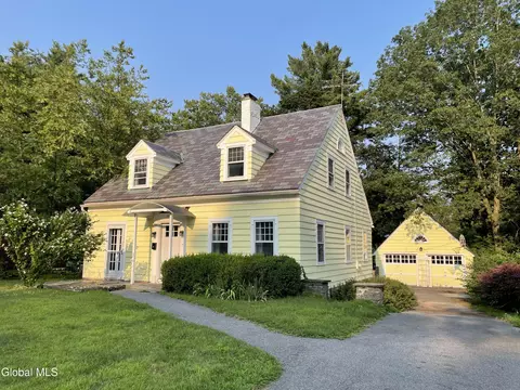 1540 Baker Ave, Niskayuna, NY 12309