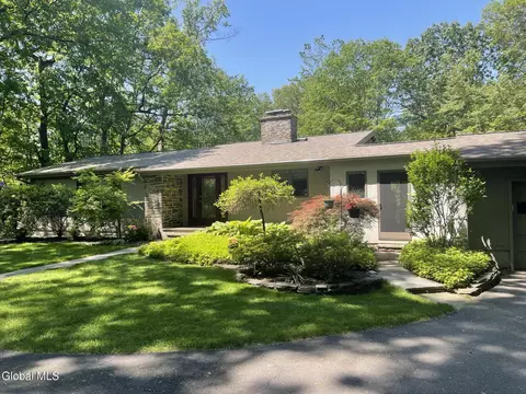 18 Sage Hill Ln, Menands, NY 12204