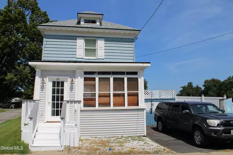 29 Chestnut St, Rensselaer, NY 12144