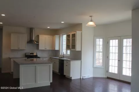 38 Jack Dr, Mechanicville, NY 12118 photo 5