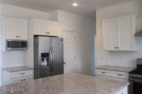 38 Jack Dr, Mechanicville, NY 12118 photo 6