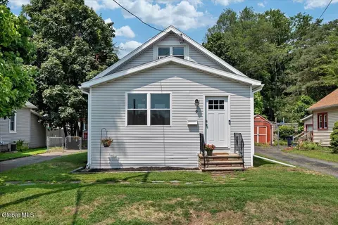 9 Ahl Ave, Colonie, NY 12205