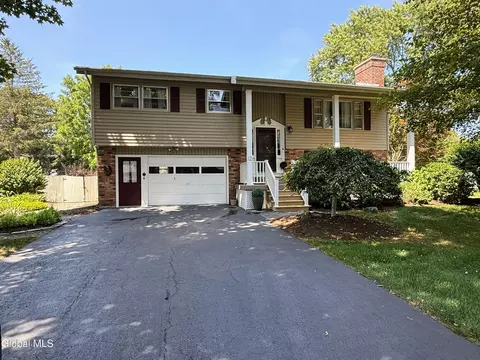 12 Apple Blossom Ln, Voorheesville, NY 12186