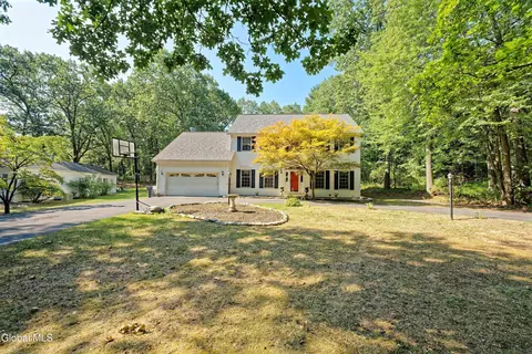 4 N Sage Hill Ln, Menands, NY 12204
