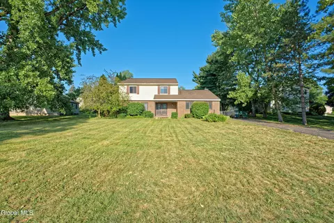 2217 Lynnwood Dr, Schenectady, NY 12309