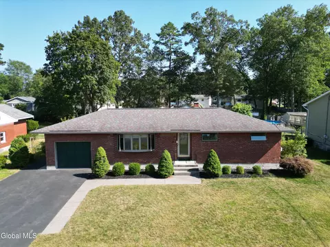 24 Lanci Ln, Colonie, NY 12205