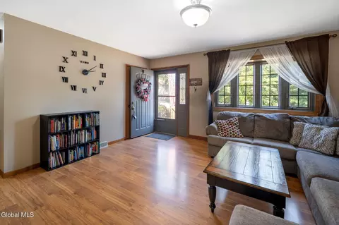 2015 Michael Ln, Schenectady, NY 12306 photo 13