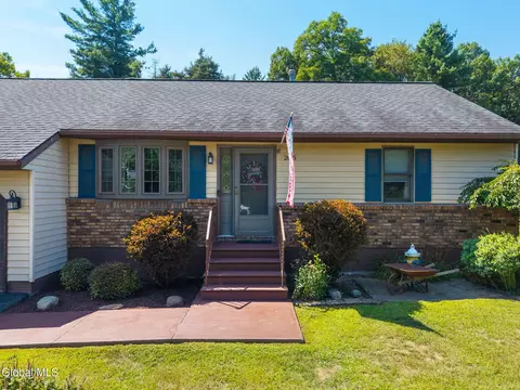2015 Michael Ln, Schenectady, NY 12306 photo 9