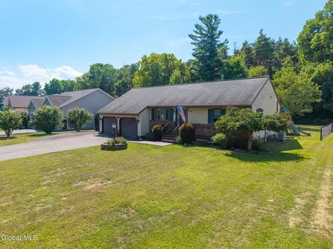 2015 Michael Ln, Schenectady, NY 12306 photo 5