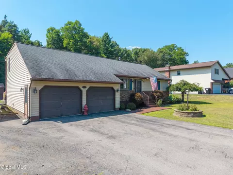 2015 Michael Ln, Schenectady, NY 12306 photo 7