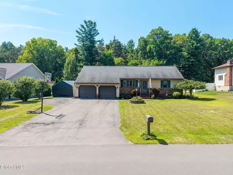 2015 Michael Ln, Schenectady, NY 12306