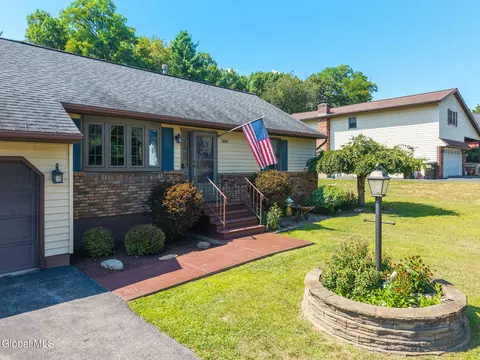 2015 Michael Ln, Schenectady, NY 12306 photo 10