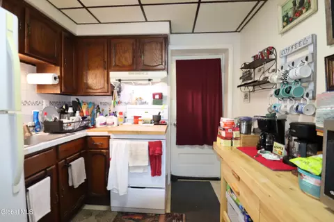 Kitchen - 116 Agnes Ave, Schenectady, NY 12303 photo 5 of 7