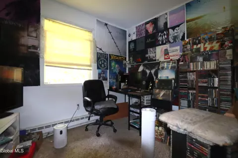 Bedroom - 116 Agnes Ave, Schenectady, NY 12303 photo 3 of 4