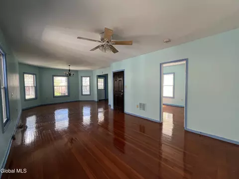 Living - 423 Division St, Schenectady, NY 12304 photo 1 of 3