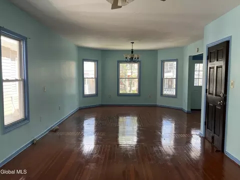 Living - 423 Division St, Schenectady, NY 12304 photo 2 of 3