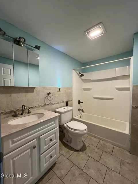 Bath - 423 Division St, Schenectady, NY 12304 photo 1 of 2