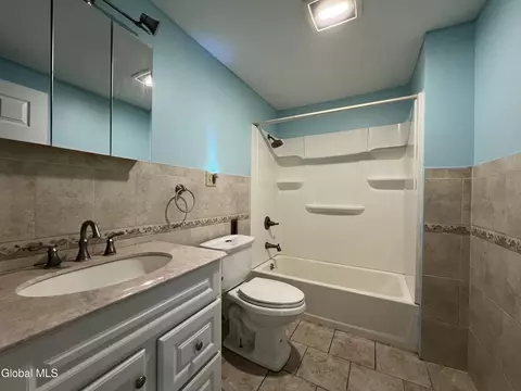 Bath - 423 Division St, Schenectady, NY 12304 photo 2 of 2