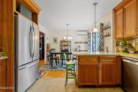 Kitchen - 878 Cunningham Ct, Schenectady, NY 12309 photo 1 of 4